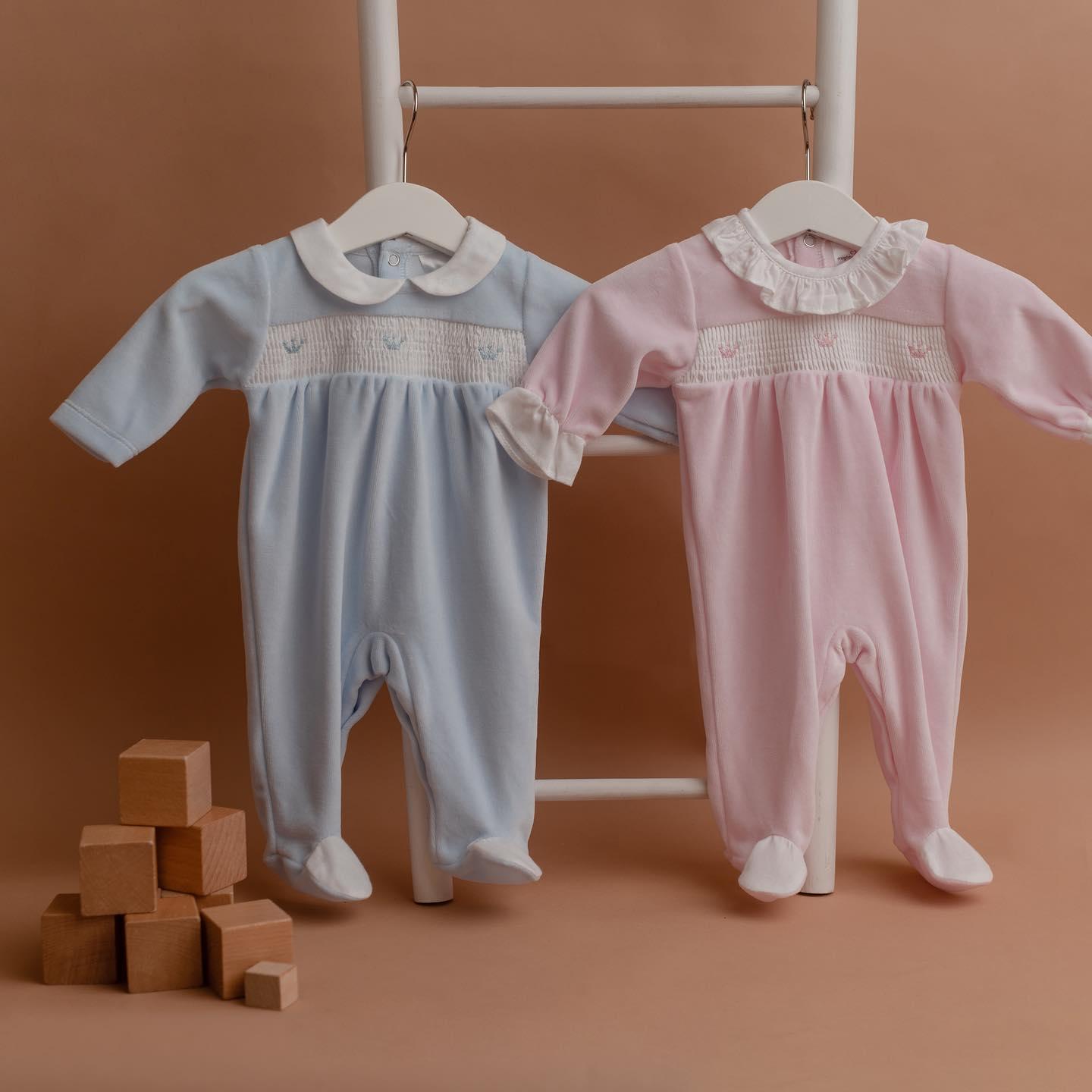 Babygrow laminado Coroas Bordadas - Azul da Mighty Love