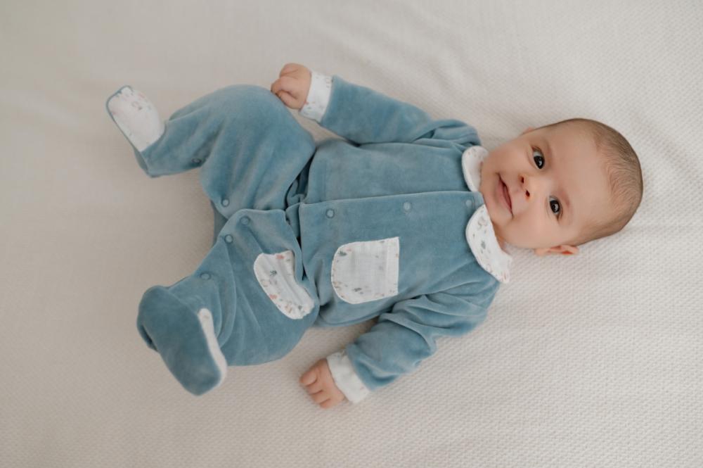 Babygrow laminado azul índigo ´Forest´ da Mighty Love